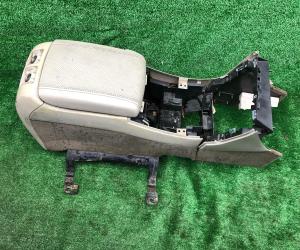 Подлокотник центральной консоли Cadillac Escalade 2003-2006 15178472