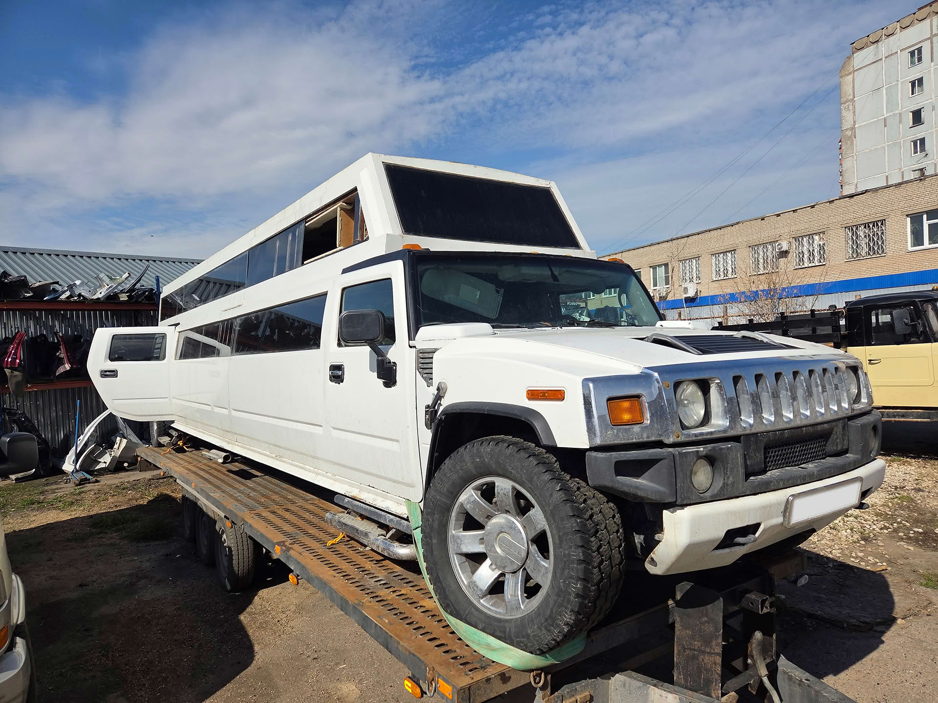 В разборе Hummer H2 6.0L 2003г