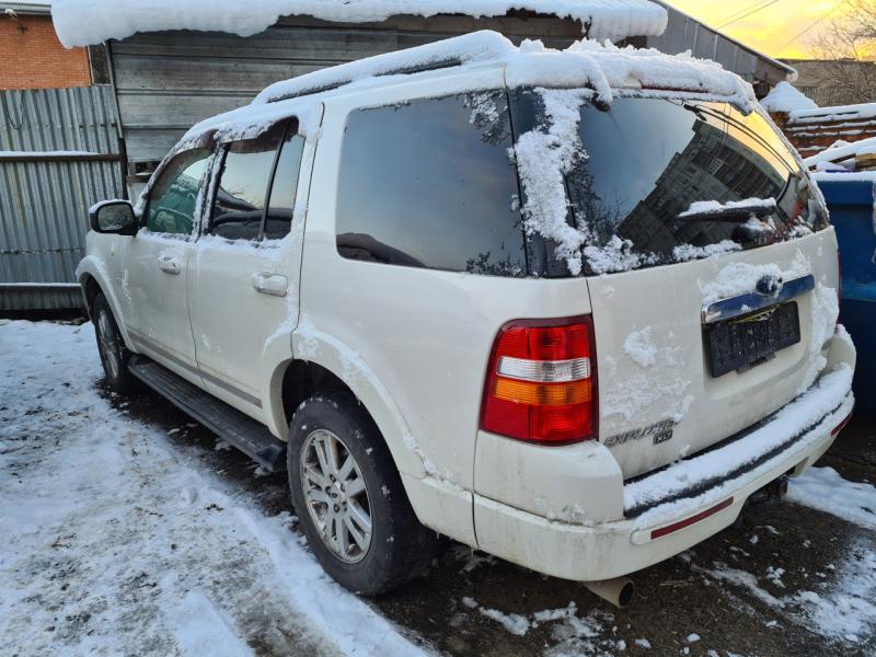 В разборе Ford explorer 4.0L 09г